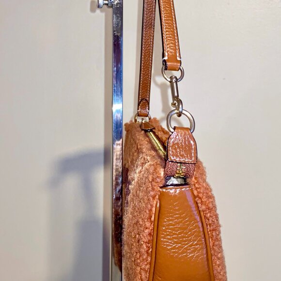 ‼️SILD‼️Coach GENUINE SHEARLING Teri Shoulder Bag - Picture 2 of 3